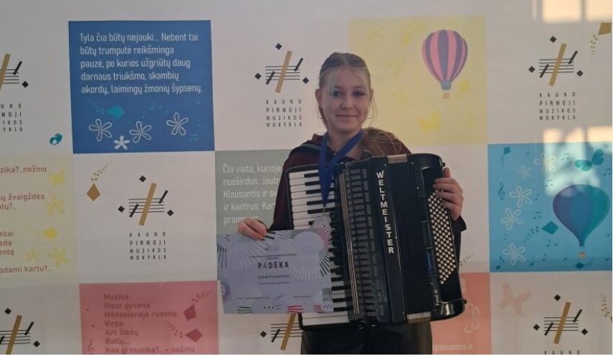 Raseinių meno mokyklos mokinė – festivalyje „Laiko ritmu“